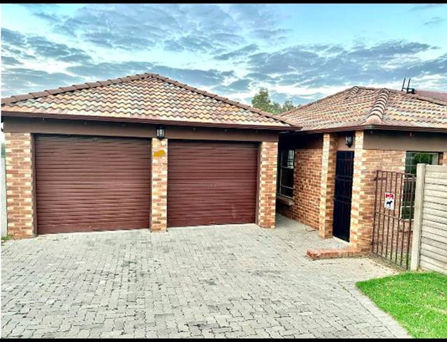 3 BEDROOM HOUSE FOR SALE IN THATCHFIELD